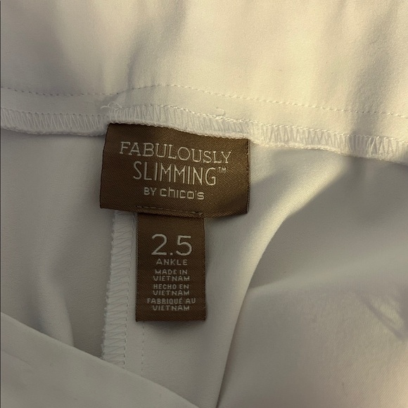 Chico's Fabulously Slimming White Pants Size 2.5 (14) Large - inseam 26” - Picture 2 of 3